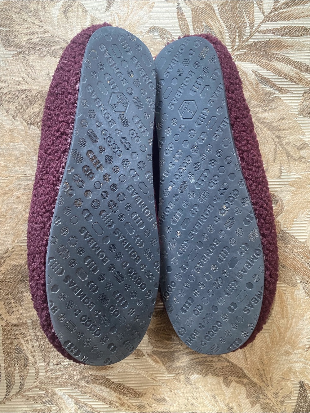 Bombas Burgundy Sherpa Slip-On Clog Style Slipper - Picture 7 of 8